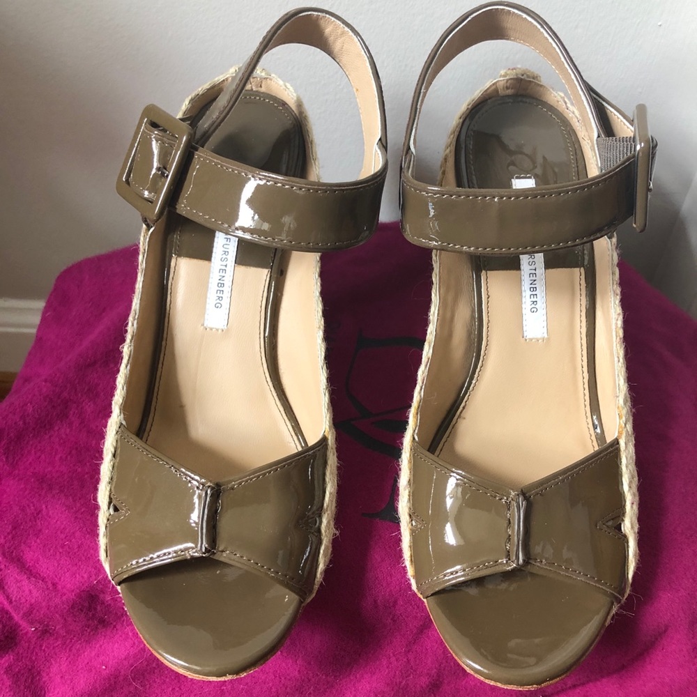 DVF Sudan Wedge Sandals Khaki size 8.5